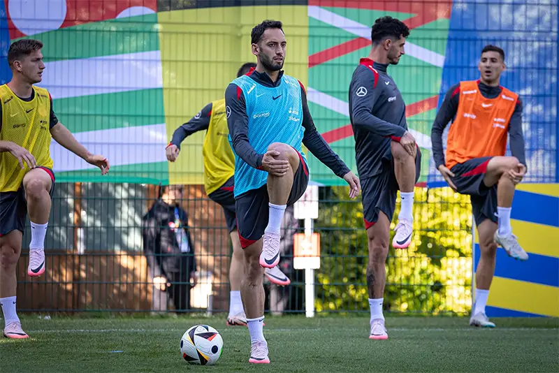 Calhanoglu là ngôi sao sáng giá nhất đội tuyển Thổ Nhĩ Kỳ hiện tại. Ảnh: X / MilliTakimlar